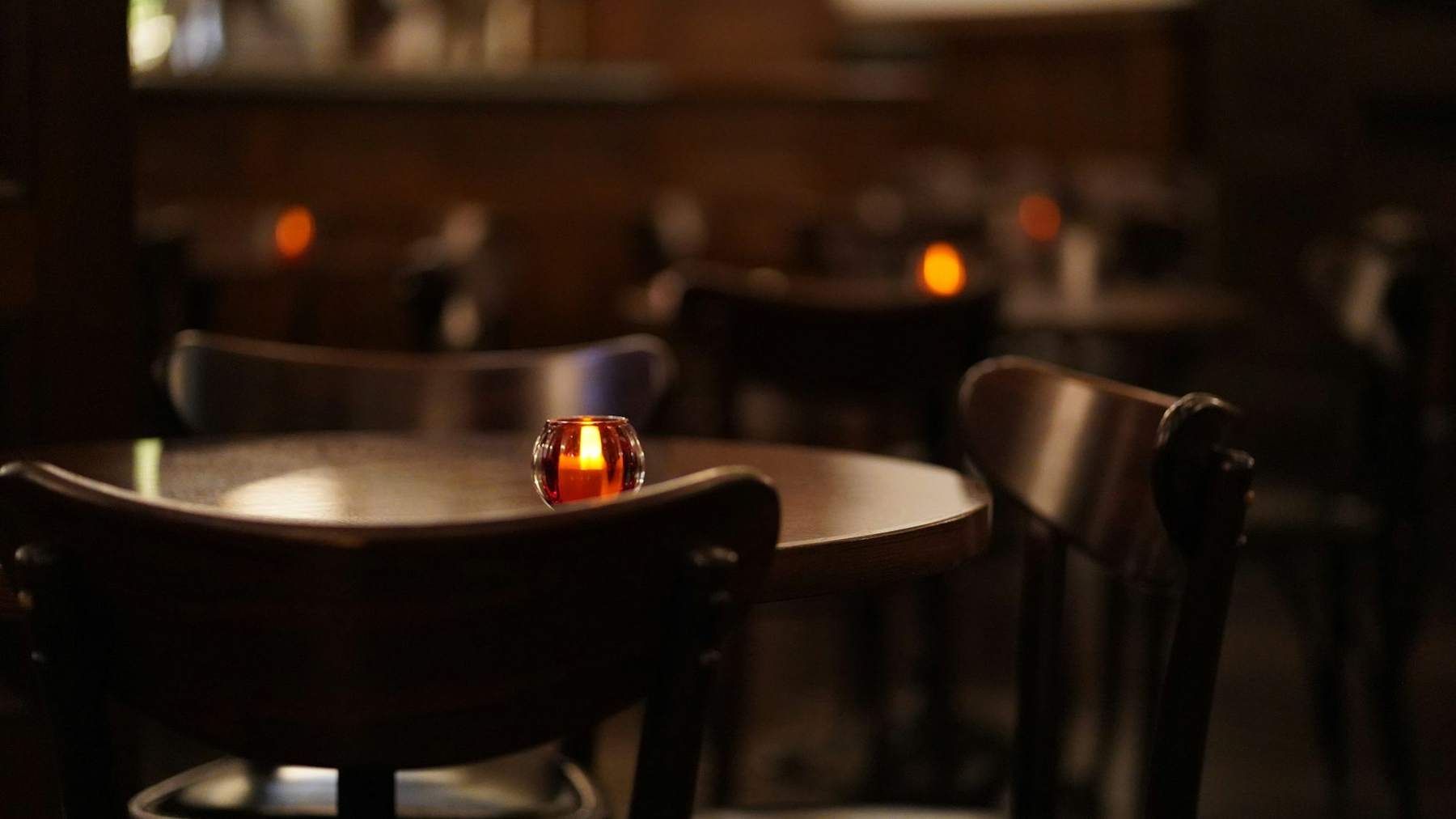 Een gedekte tafel bij Osteria Pomodoro in Lent